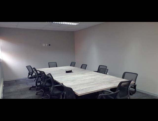 28M² CO-WORKING SPACE TO LET IN DIE HOEWES